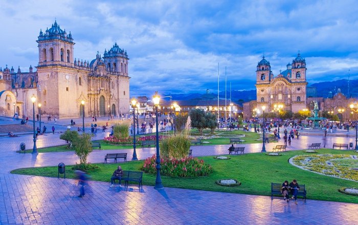 Plaza de Armas in der Dämmerung in Lima