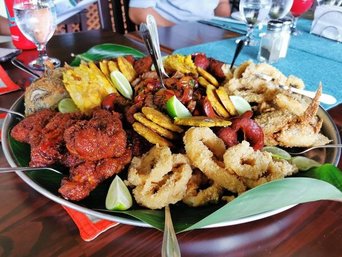 Ein typisches Festmahl an Weihnachten in Costa Rica.