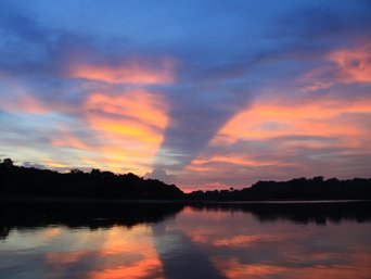 Sonnenuntergang beim Amazonas Fluss