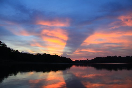 Sonnenuntergang beim Amazonas Fluss