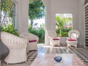 Terrasse eines Casa Particular mit Sesseln