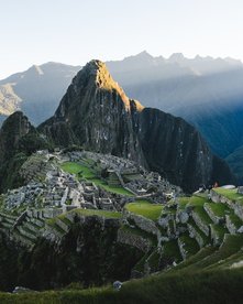 Inka Stadt Machu Picchu trifft ein letzter Sonnenstrahl
