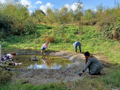 Projekt Kali-Gelände Menschen am Teich