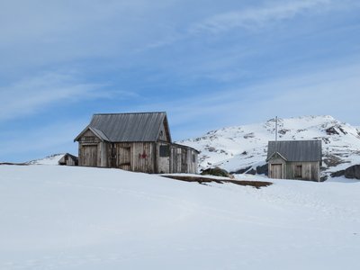 Verlassenes Dorf in Spitzbergen