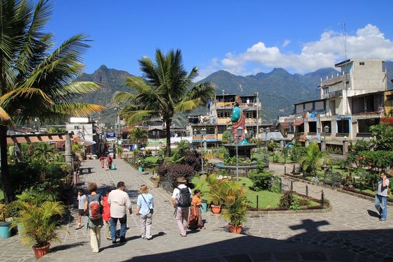 Platz in San Pedro de la Laguna, Guatemala