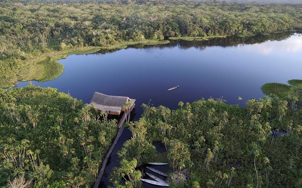 Sacha Lodge an einem See und Dschungel von oben