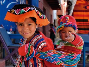 Zwei einheimische Kinder in Peru