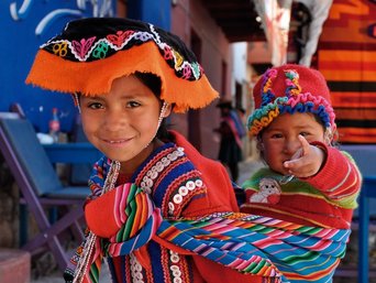 Zwei einheimische Kinder in Peru
