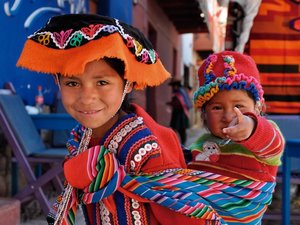 Zwei einheimische Kinder in Peru