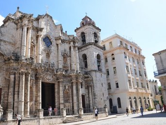 Kuba Stadt Catedral de la habana in Kuba