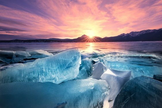 Sonnenaufgang beim Lake Abraham mit Eisskulpturen