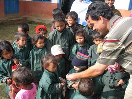 zu Besuch in einer nepalesischen Schule zu Besuch in einer nepalesischen Schule