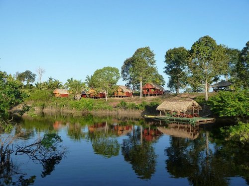 Amazonas Turtle Lodge vom Wasser aus 