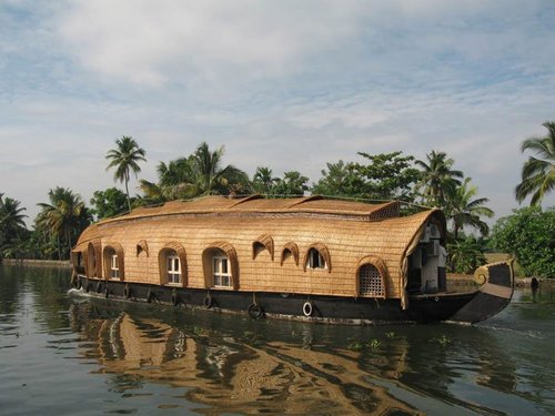 Hausboothotel auf dem Wasser